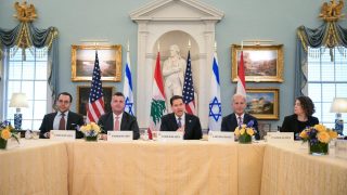 Israël cherche à exclure la France des négociations de paix avec le Liban