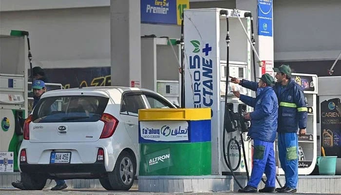 Le Pakistan réduit le prix du diesel de 32,12 Rs suite à l'effondrement des cours du pétrole