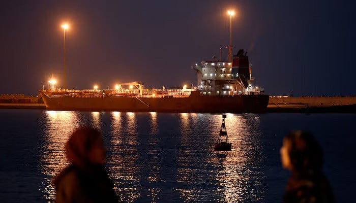 Pétrole : les prix en flèche après la fermeture du détroit d'Hormuz