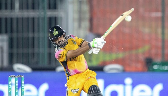PSL 11 : Le siècle fulgurant de Babar Azam mène Peshawar Zalmi à 255 contre Quetta Gladiators