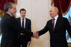 Poutine promet un soutien total à l’Iran lors des négociations de Saint-Pétersbourg