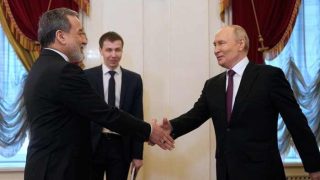 Poutine promet un soutien total à l’Iran lors des négociations de Saint-Pétersbourg