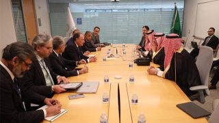 L'Arabie Saoudite octroie 3 milliards de dollars d'aide et prolonge un dépôt de 5 milliards au Pakistan