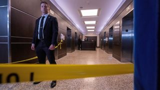 Assassinat présumé de Trump : un Californien de 31 ans inculpé pour tentative de meurtre après une attaque déjouée lors d’un dîner à Washington