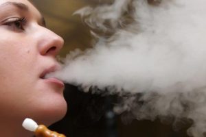Vente de tabac en France : chute historique de 8,2 % en 2025, explosion du vapotage chez les jeunes